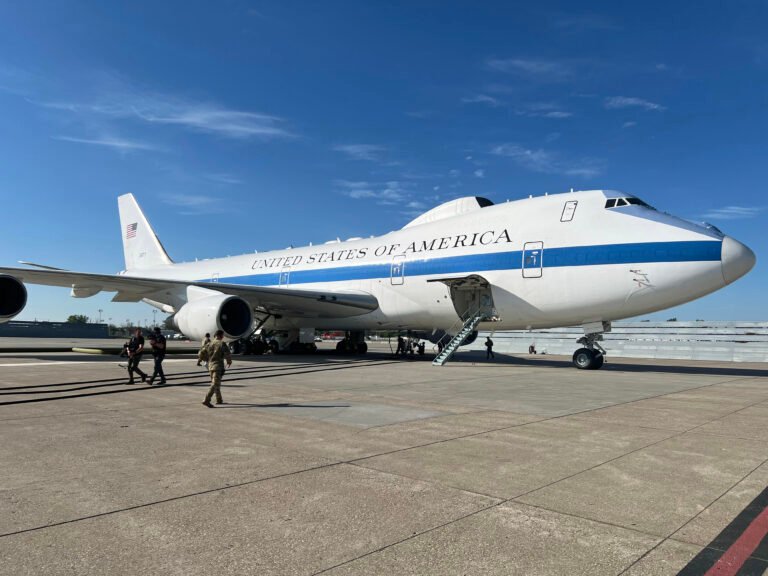 Boeing E-4B