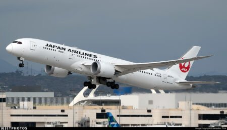 Japan Airlines Cuts Executive Pay After Serious Alcohol-Related Incident Japan Airlines Boeing 787