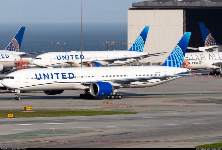 United Airlines 777-300ER