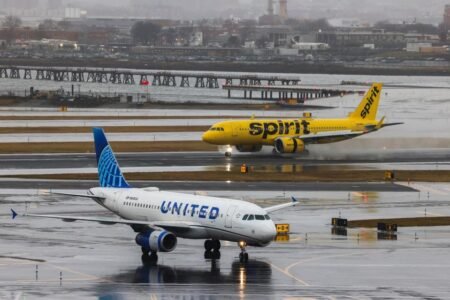 United and Spirit Airlines A320s