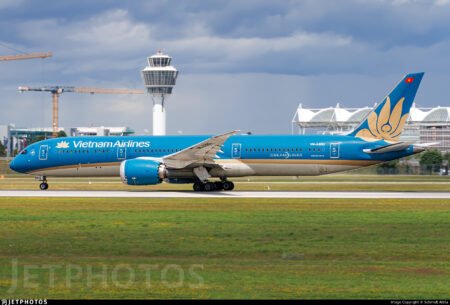 Emergency Landing in Istanbul: Vietnam Airlines Flight Diverts Due to Medical Emergency Vietnam Airlines Boeing 787 -Registered as VN-A862